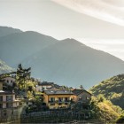 Intragna liegt an der Centovallibahn, die eine grosse touristische Bedeutung hat. In Intragna steht der mit 65,75 m hoechste Campanile des Kantons_Ivo Scholz